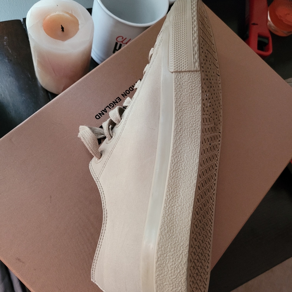 Shoes - Picture 6 of 7